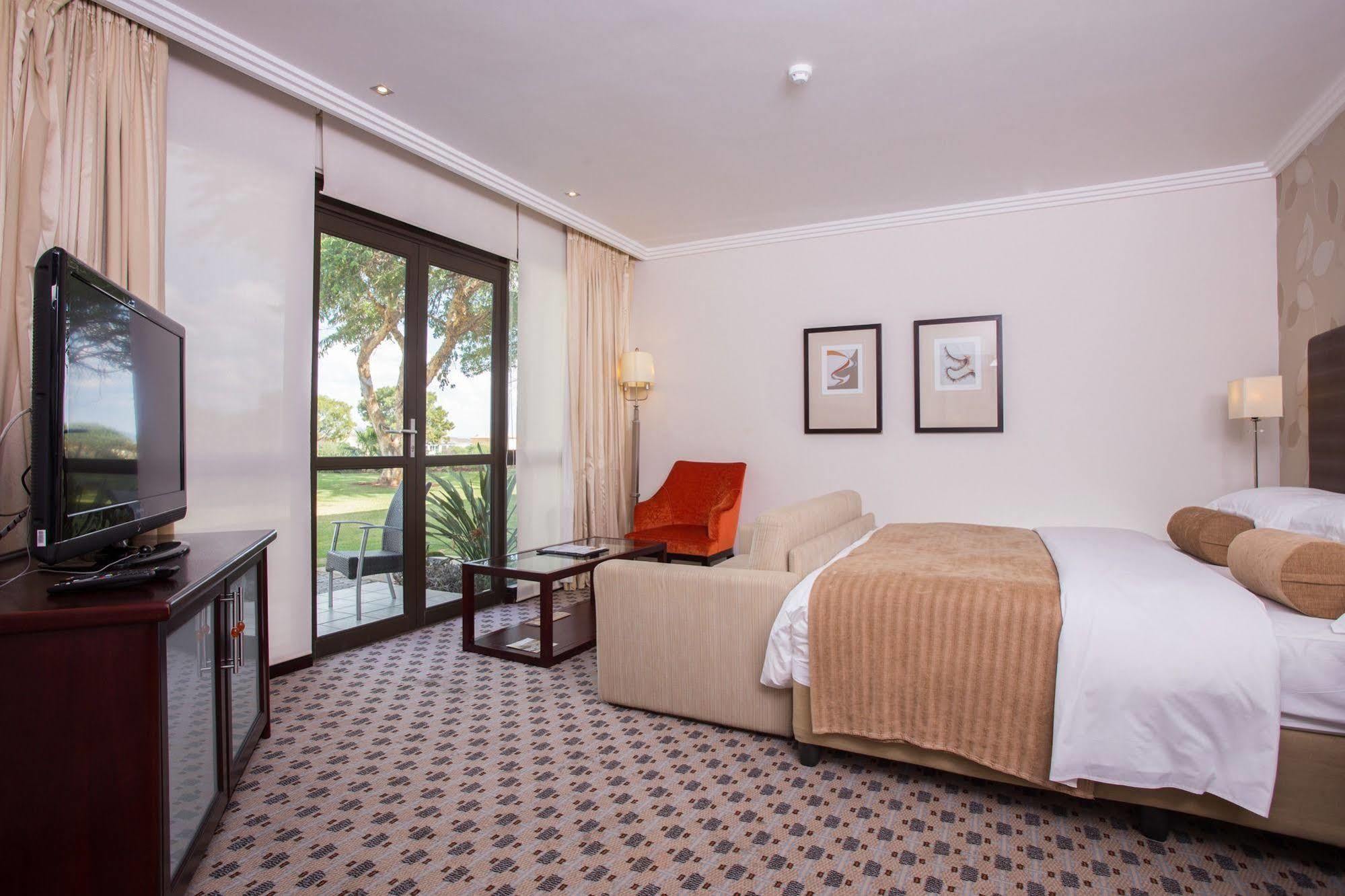 Phakalane Golf Estate Hotel Resort Gaborone Buitenkant foto