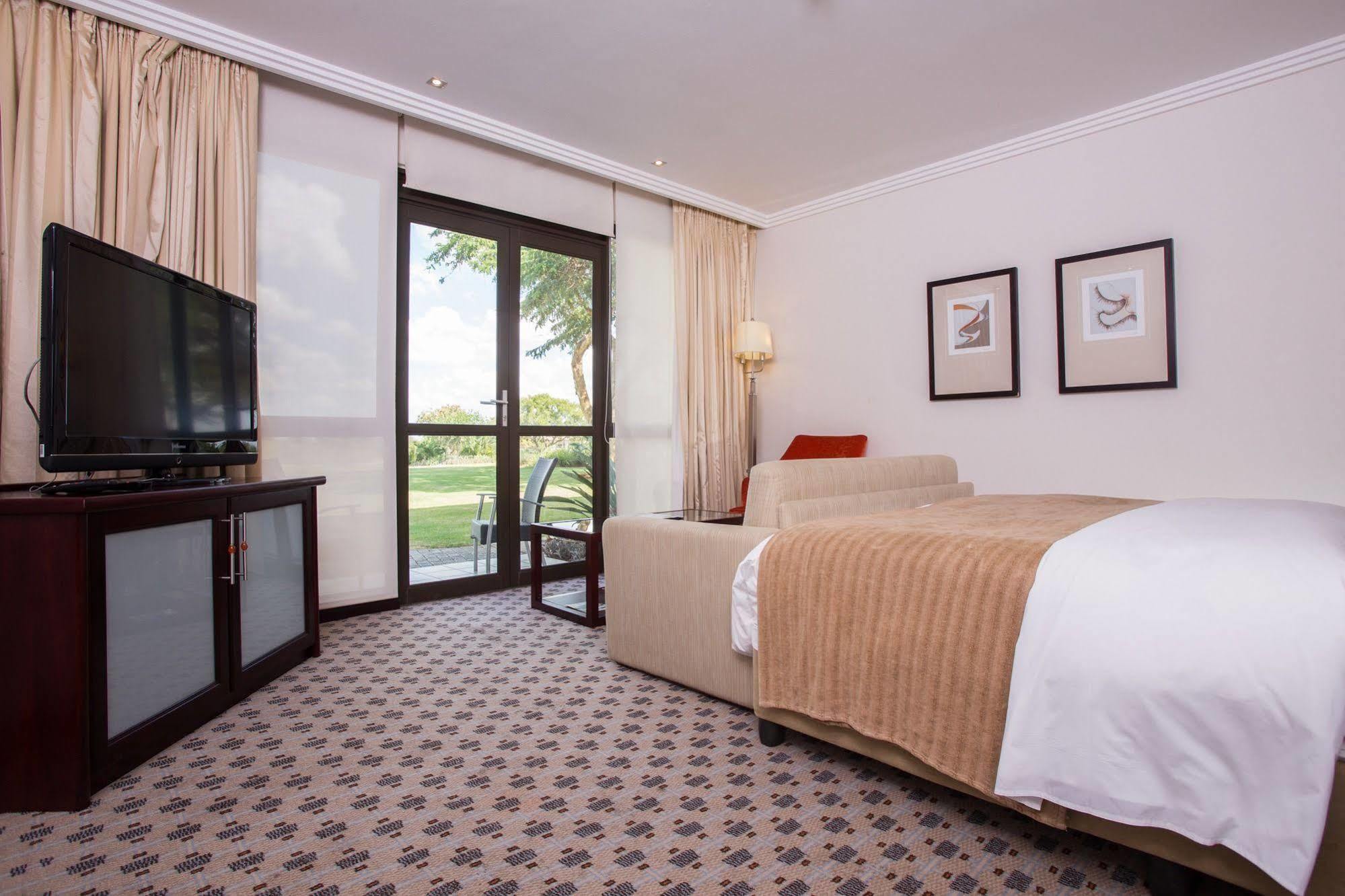 Phakalane Golf Estate Hotel Resort Gaborone Buitenkant foto